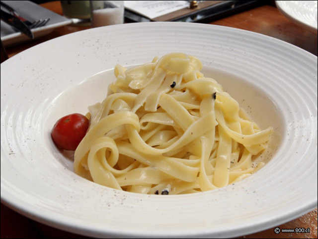 Fetuccini caccio pepe - Signore Pizza